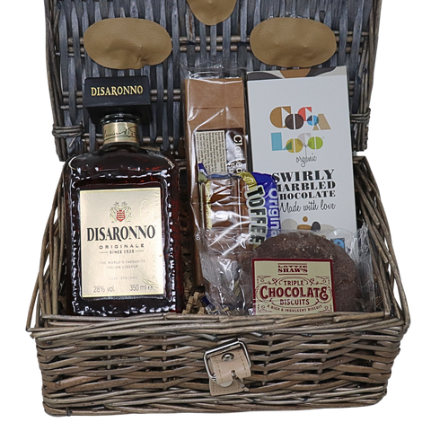 Disaronno Amaretto 35cl & Treats 10 Inch Hamper